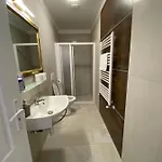 Platan Apartmanhaz 公寓式酒店 Balatongyörök