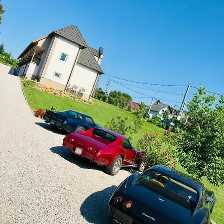 Platan Apartmanhaz * Балатондьёрёк