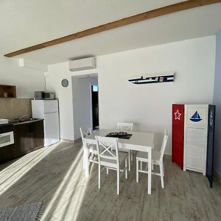 Platan Apartmanhaz מלון דירות