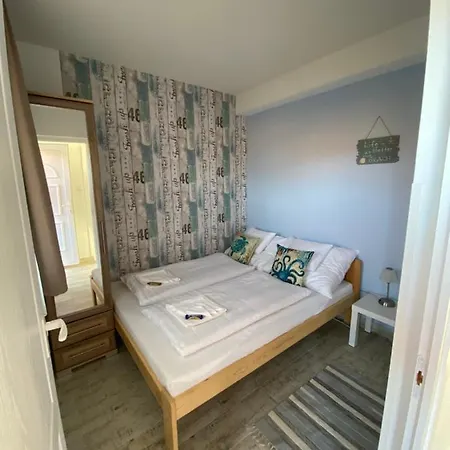 Platan Apartmanhaz מלון דירות 4*