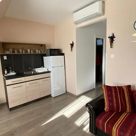 Platan Apartmanhaz Aparthotel Balatongyörök