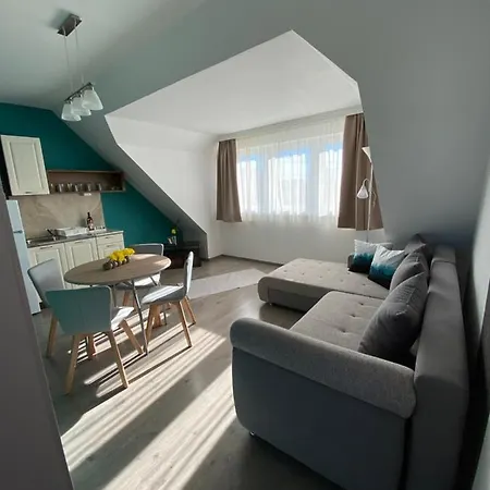 Platan Apartmanhaz מלון דירות 4*