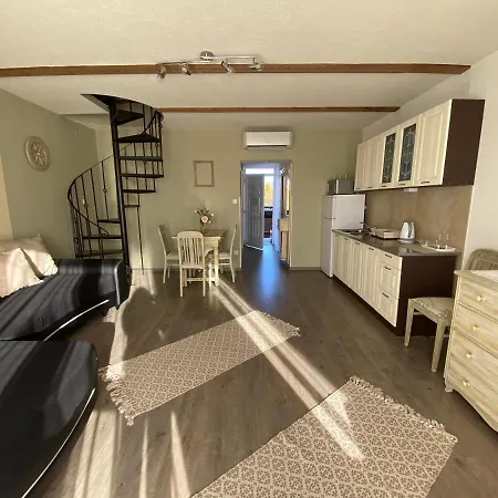 מלון דירות Platan Apartmanhaz Balatongyörök