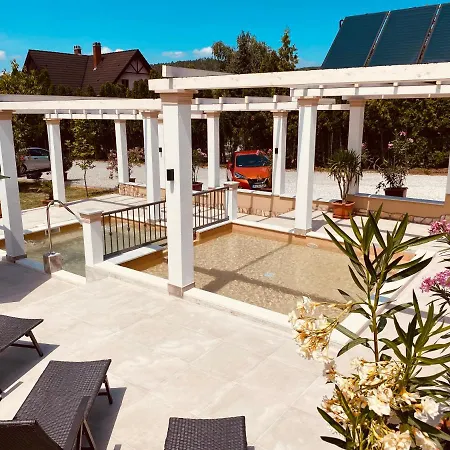 Platan Apartmanhaz Апарт-отель