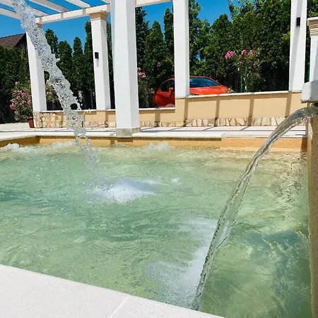 Platan Apartmanhaz 4* Balatongyörök
