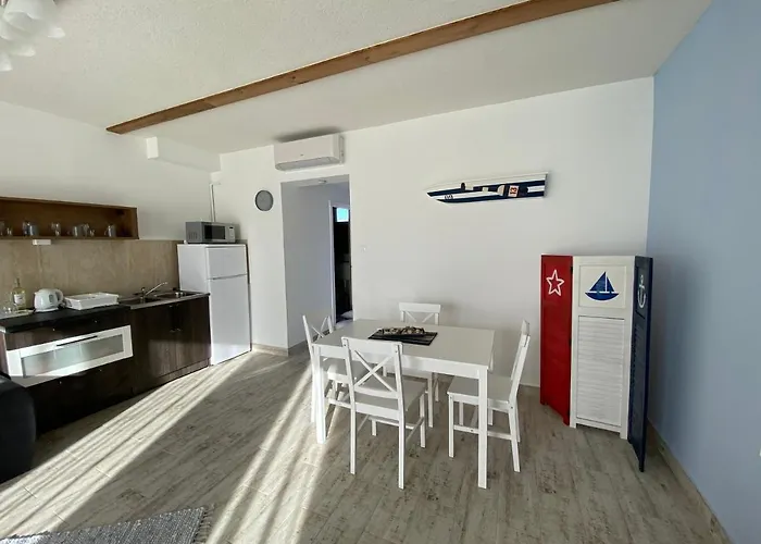 Platan Apartmanhaz アパートホテル