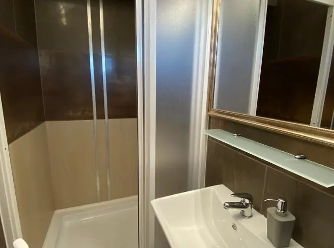 Platan Apartmanhaz アパートホテル