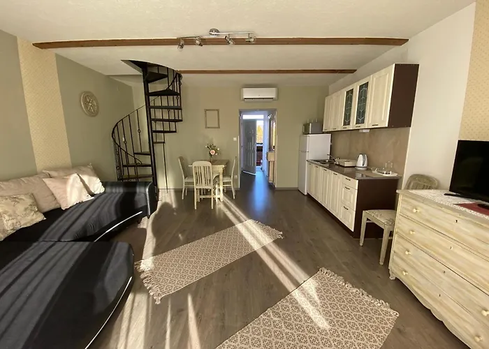 アパートホテル Platan Apartmanhaz Balatongyörök