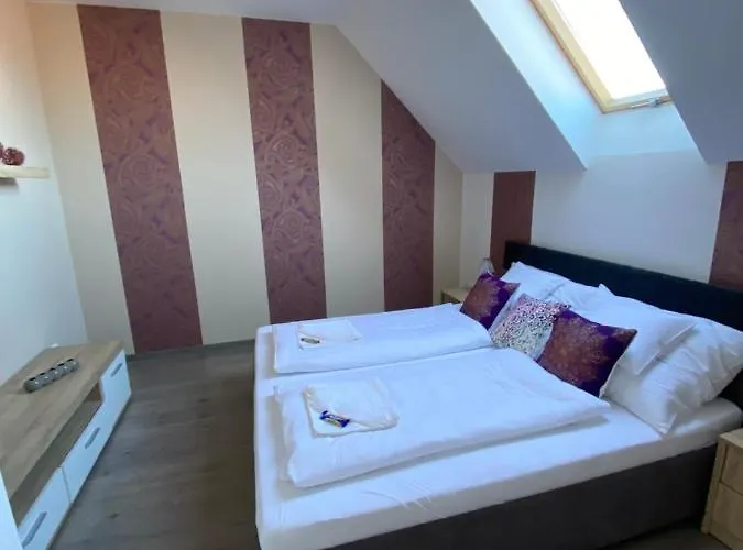 アパートホテル Platan Apartmanhaz Balatongyörök