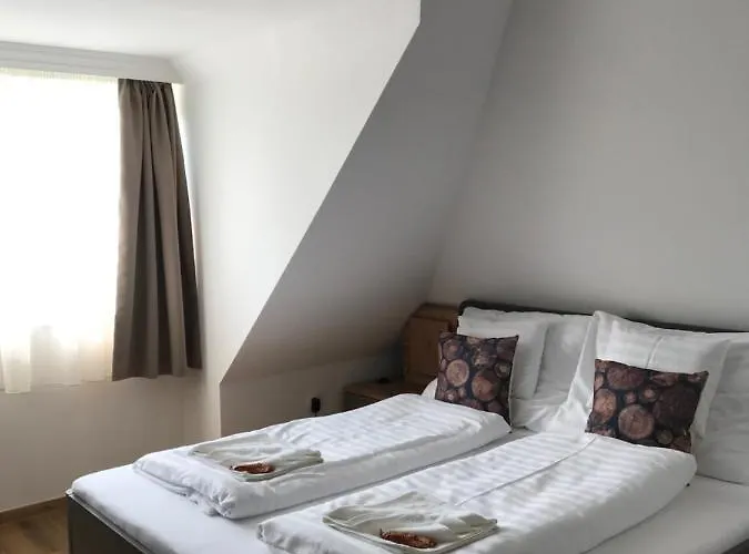 アパートホテル Platan Apartmanhaz 4*