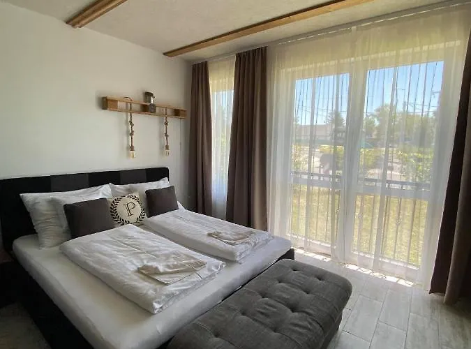 Lägenhetshotell Platan Apartmanhaz 4*