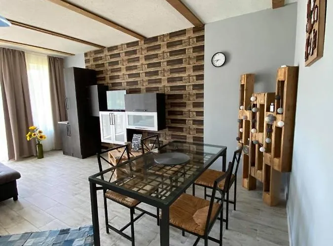 Platan Apartmanhaz アパートホテル Balatongyörök